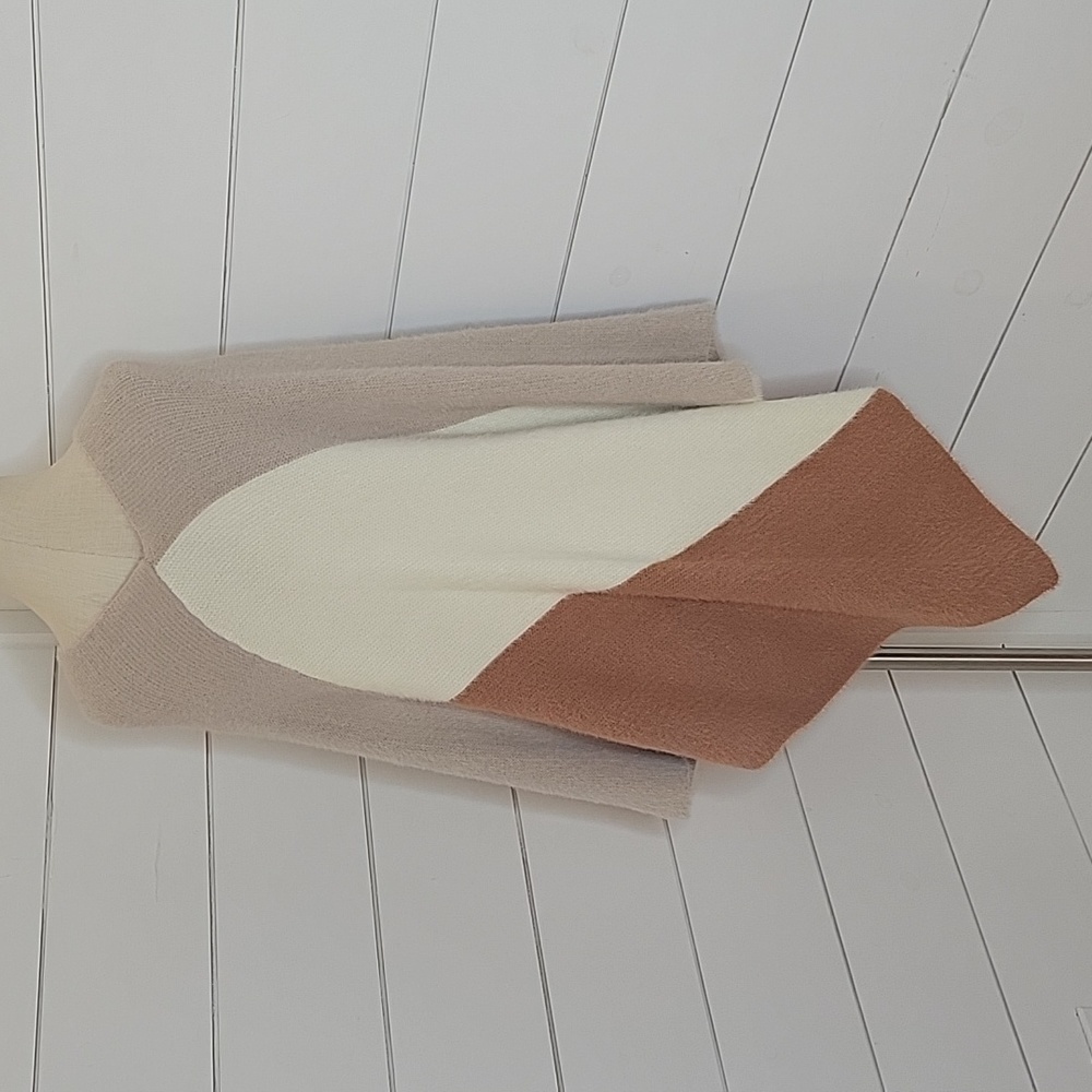 NWT TORRID one size tan color block poncho NWT - image 2